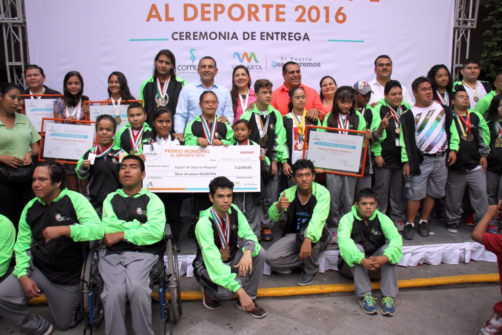 Entrega Arturo Dávalos el Premio Municipal del Deporte 2016