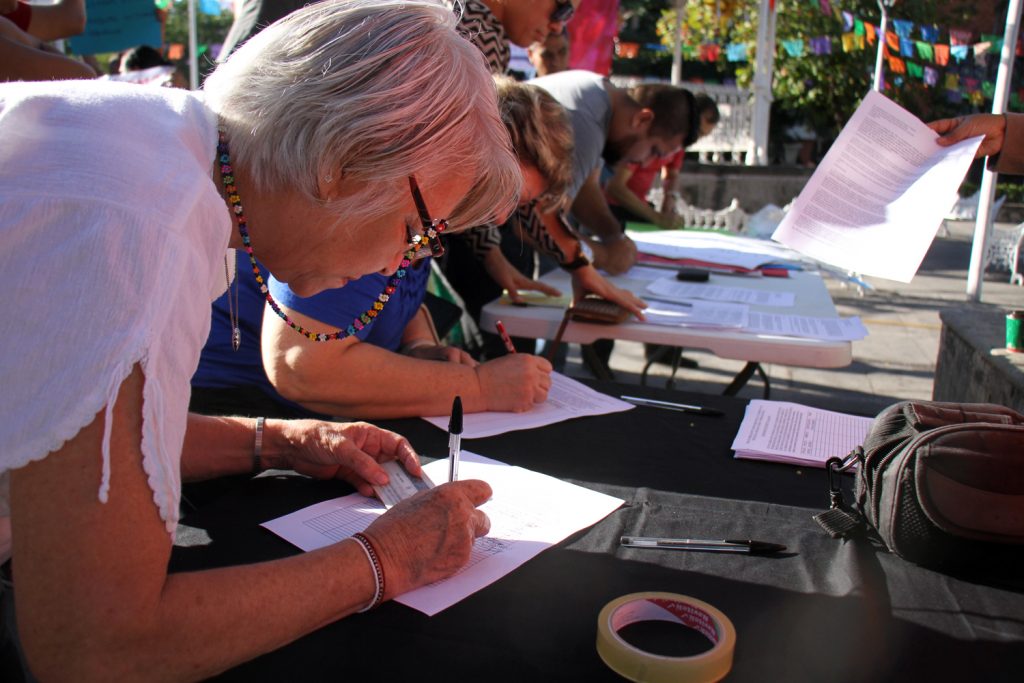 Colectivo ciudadano Vallarta Unido se manifiesta contra “gasolinazo“