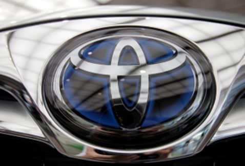 Trump amenaza ahora a Toyota con fuerte arancel si fabrica en México
