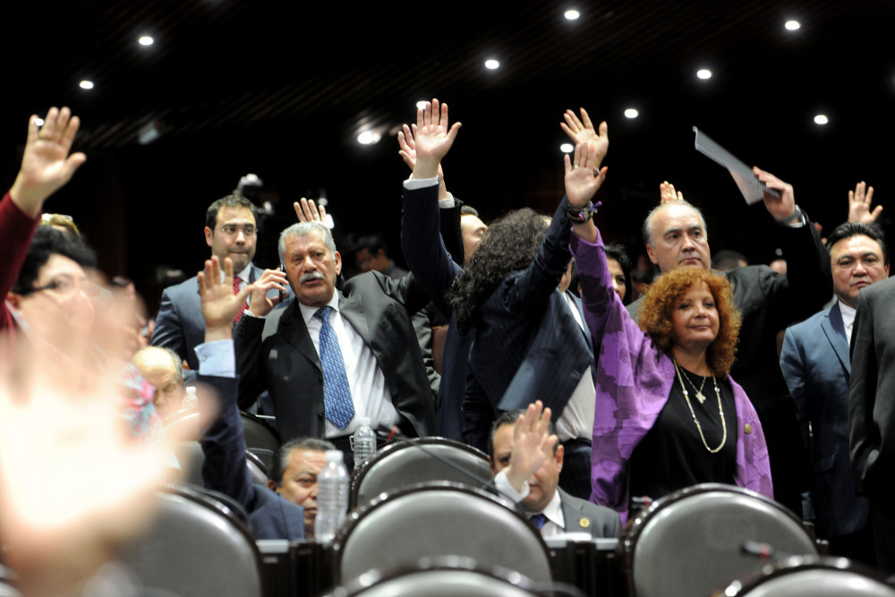 Aprueban PRI, PAN, PVEM, Panal y PES reducir 50% el salario a trabajadores enfermos