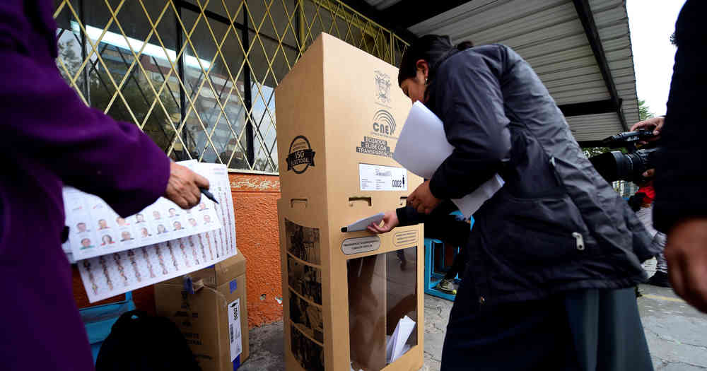 Transcurren elecciones presidenciales en Ecuador
