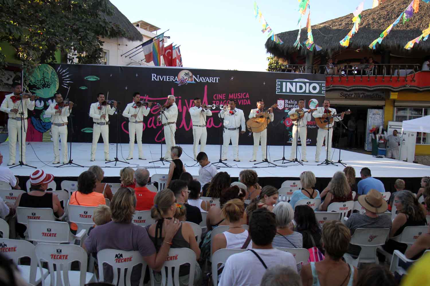 La fiesta del  “Cine, Música, Trago & Vida“ comenzó en Sayulita