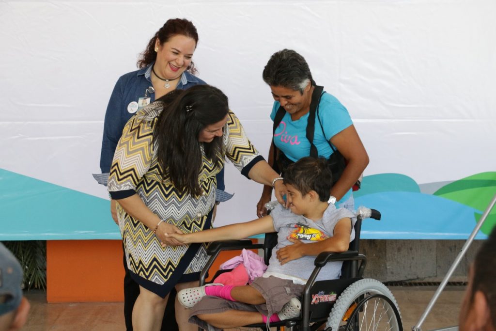 Reafirma Candelaria Tovar, prioridad de DIF las personas con discapacidad