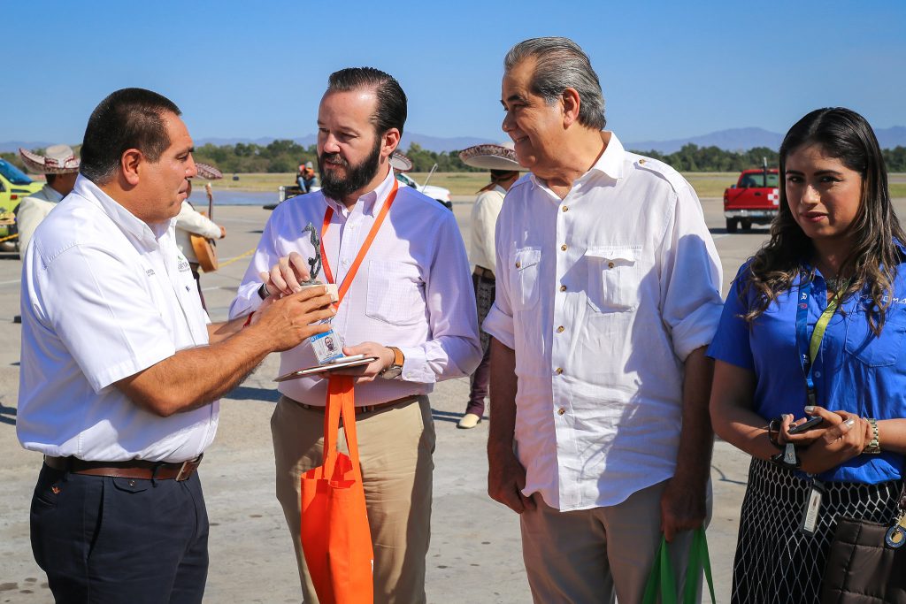 Reciben autoridades primeros vuelos de Aeromar y Aero Calafia en PV