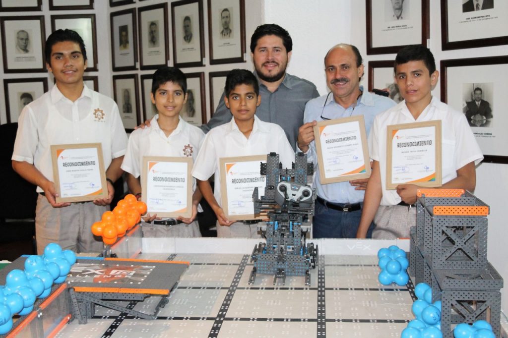 Estudiantes vallartenses de primera: unos de la Secundaria #81 y otros del Tec Vallarta