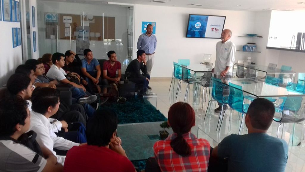 Intensifica Tec Vallarta relación con empresa de software