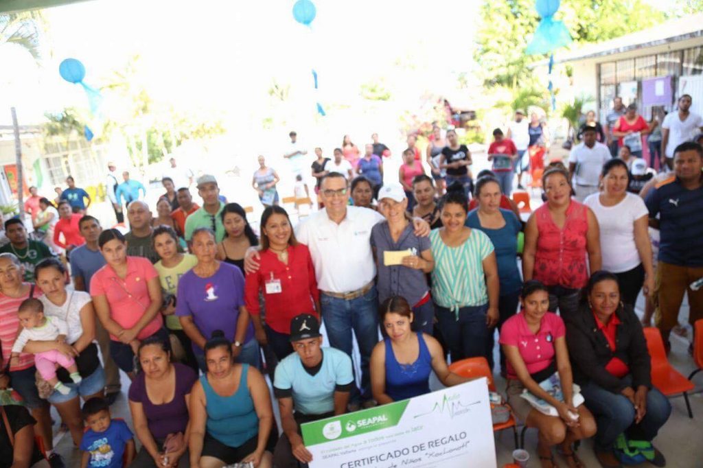 Cumple Seapal compromiso con niños del Preescolar Xochonotl