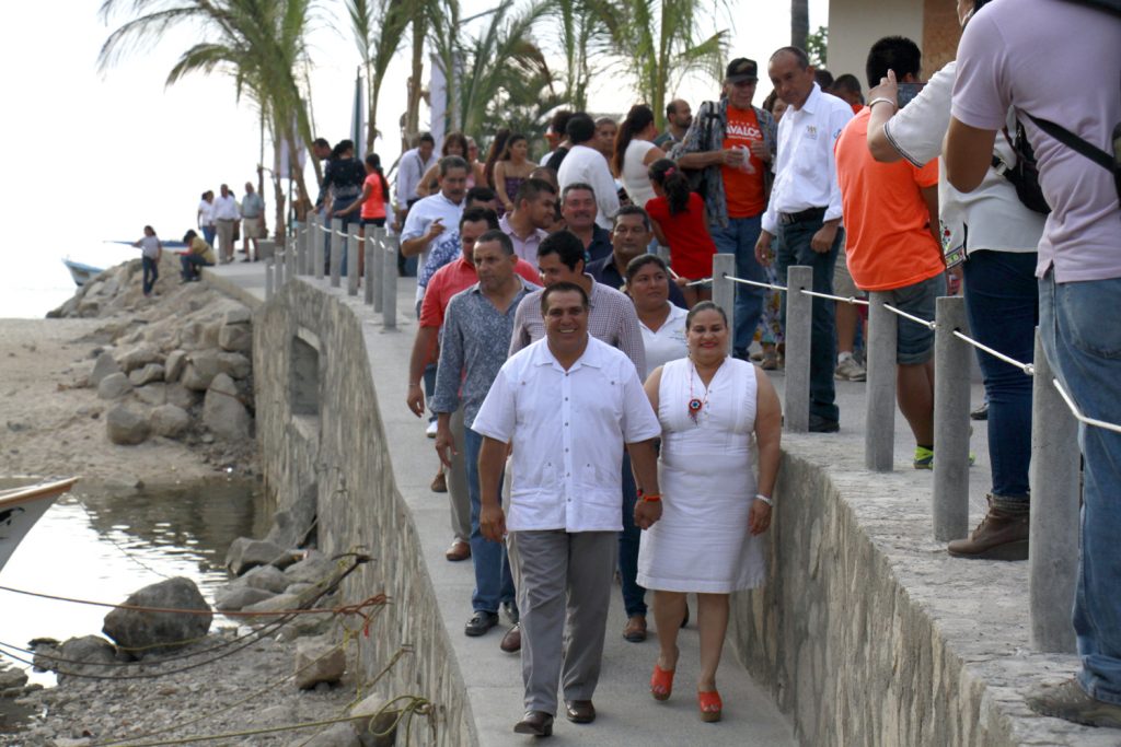 Boca de Tomatlán tiene nueva imagen y malecón