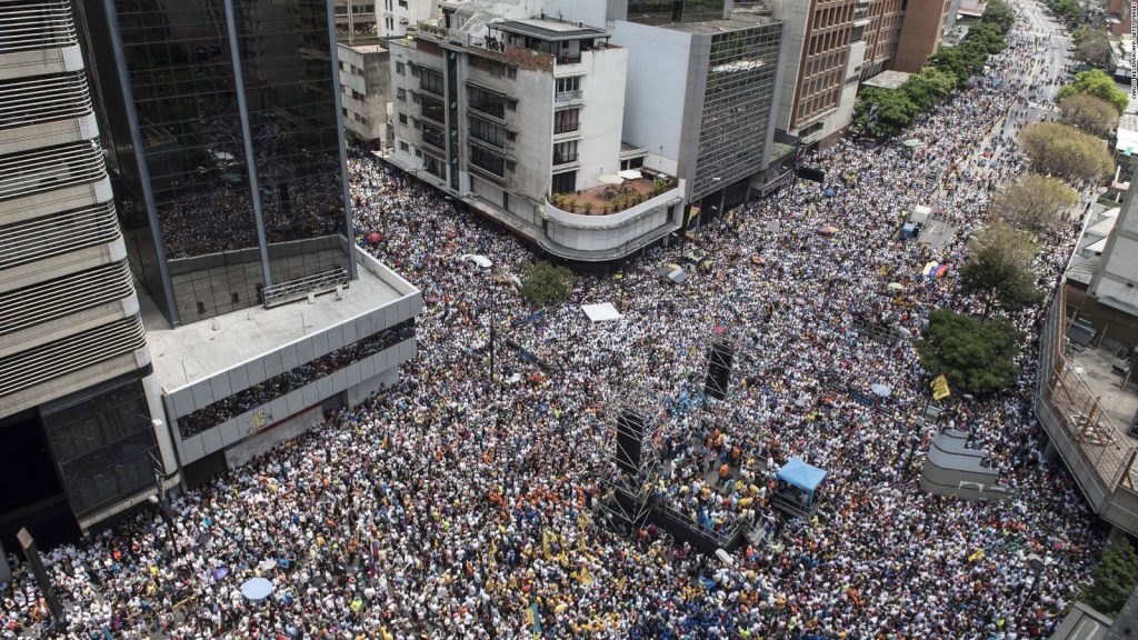 Claves para entender las megamarchas del oficialismo y la oposición en Venezuela