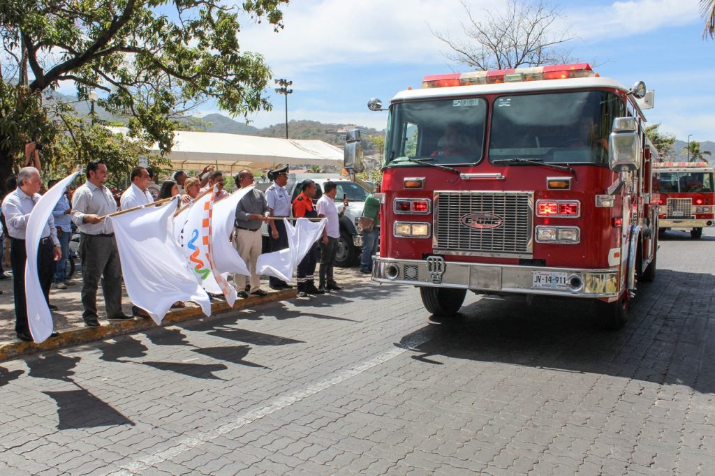 Entres tres, invierten 8 mdp en equipamiento para Protección Civil y Bomberos