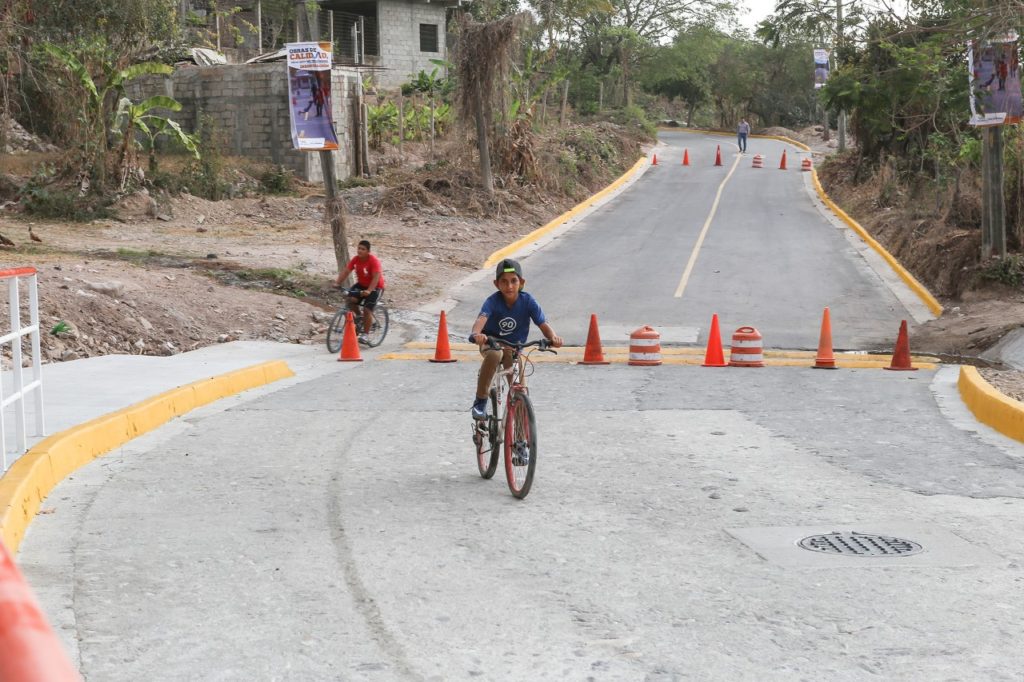 Impulsa Arturo Dávalos la conectividad vial del municipio