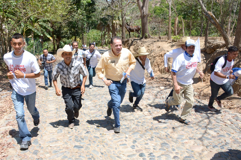 Promete Jaime Cuevas construir carretera a Aguamilpa