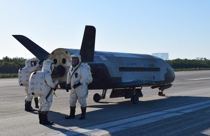 Avión espacial de Estados Unidos termina misión secreta de 2 años