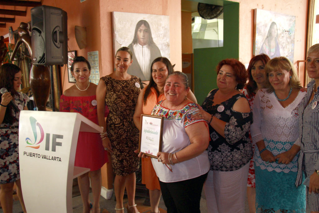 Voluntariado DIF Vallarta convoca a más de 150 damas en desayuno en pro de URR