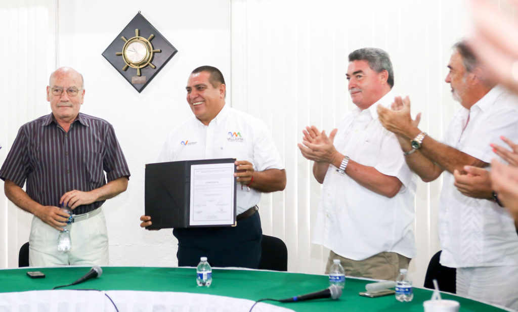 Recibe alcalde constancia de Ratificación de Mandato