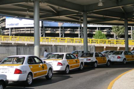 Cofece multa con 23.6 mdp a taxis del aeropuerto de la CDMX