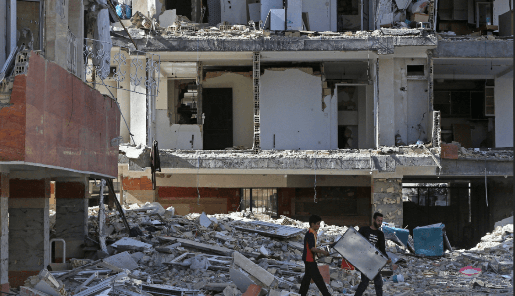 Presidente iraní visita zona afectada por terremoto; más de 500 muertos