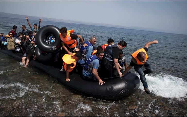 Rescatan a 121 refugiados en tres operaciones en la costa griega