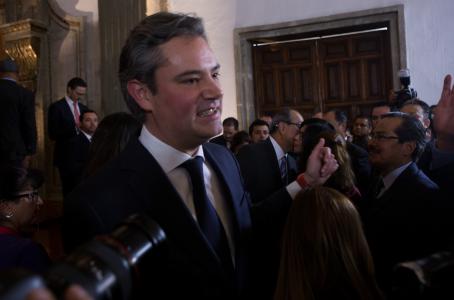AMLO busca el control político de los maestros, acusa Nuño