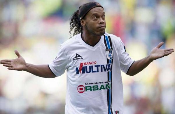 ¡Llora el futbol! Ronaldinho anuncia oficialmente su retiro