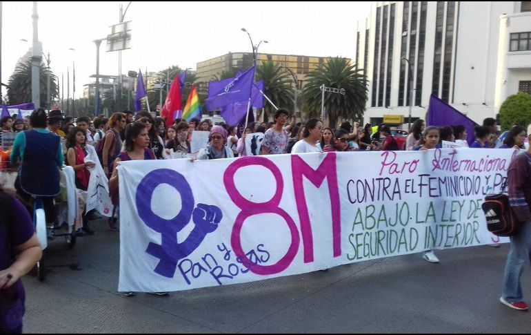 Mujeres exigen con marcha un alto a los feminicidios en México