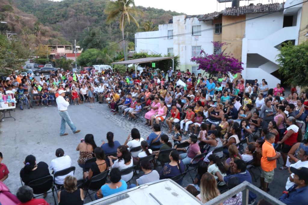 Se compromete Abarca a llevar más obra pública a la colonia Agua Azul