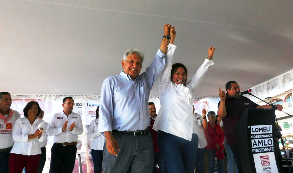 AMLO visitó Puerto Vallarta y apoyó a la candidata a la alcaldía Laurel Carrillo