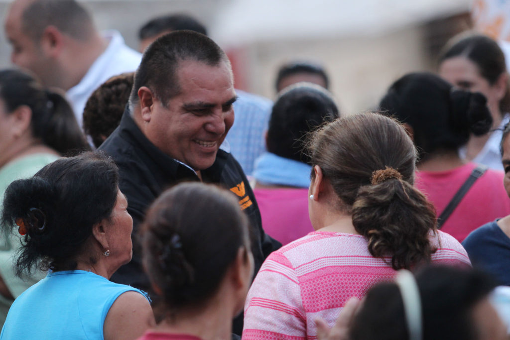 Realiza Dávalos campaña austera y escuchando a la gente