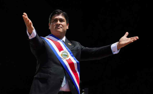 Asume nuevo presidente de Costa Rica