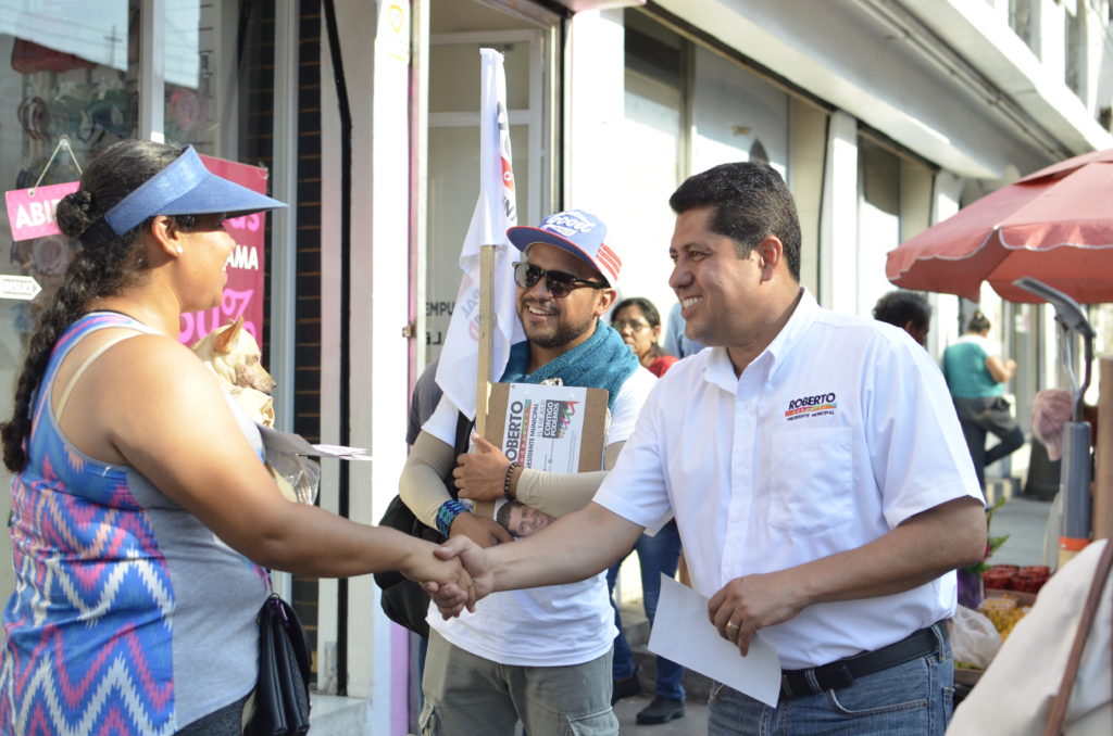 Engañan quienes ven guerra sucia donde hay errores y malos manejos en el gobierno: Roberto González
