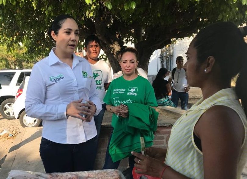 Vecinos de La Aurora manifiestan confianza en Teresita Marmolejo