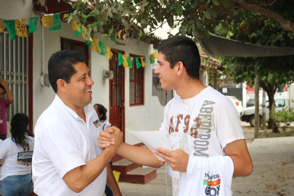 Intensa y productiva la primera semana de campaña de Roberto González