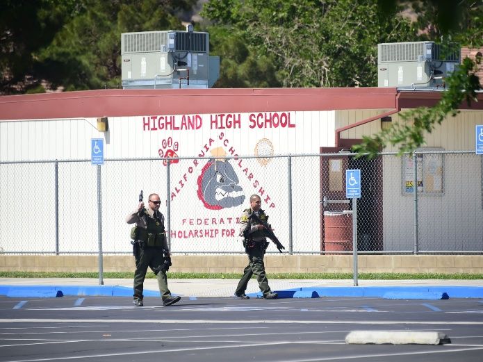 Estudiante hiere a compañero en tiroteo en escuela de Los Ángeles