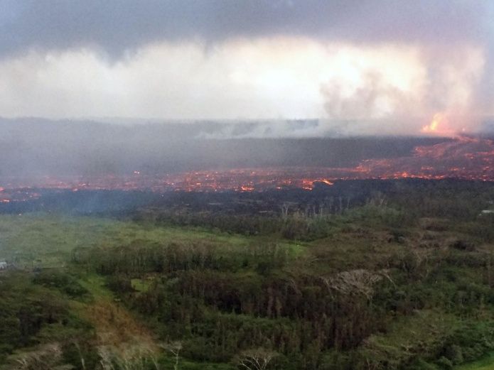 Hawai exige más evacuaciones luego de que lava consumiera hogares