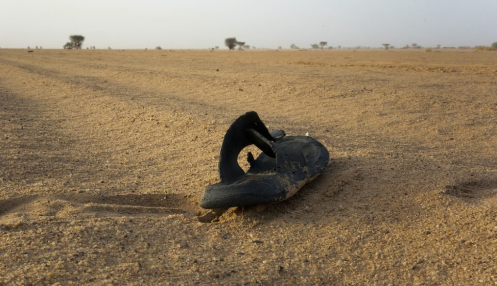 Argelia abandona a su suerte a 13 mil migrantes en el Sahara