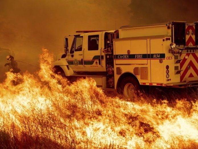 Incendios se expanden rápidamente en California