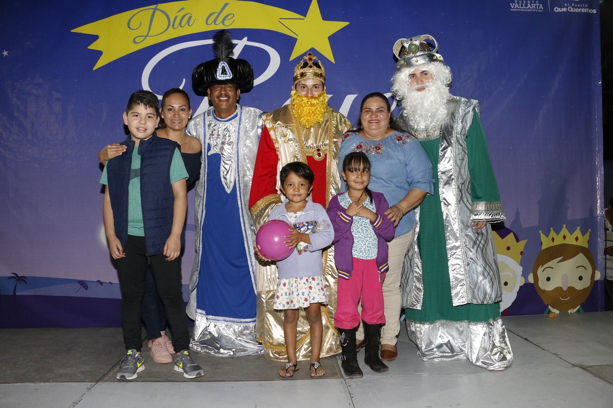 Familias de Ixtapa y Las Palmas celebran el Día de Reyes