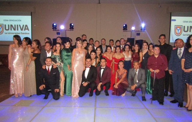Graduación alumnos de licenciatura y posgrado UNIVA plantel Vallarta