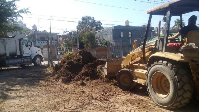 Avanzan trabajos de limpieza y desazolve de arroyos y canales