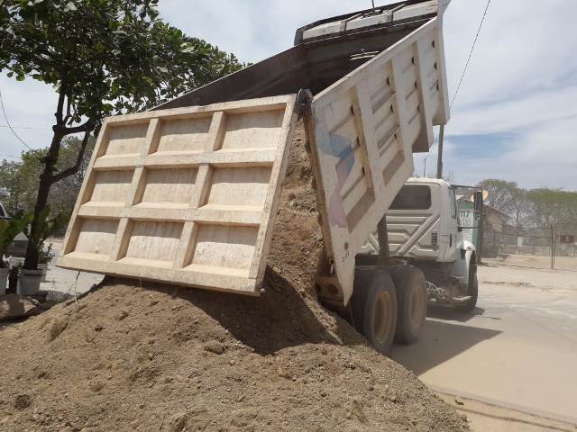 Rehabilitan calles en mal estado de diferentes colonias