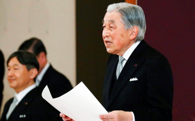 El emperador de Japón abdica oficialmente y cede el trono a su hijo