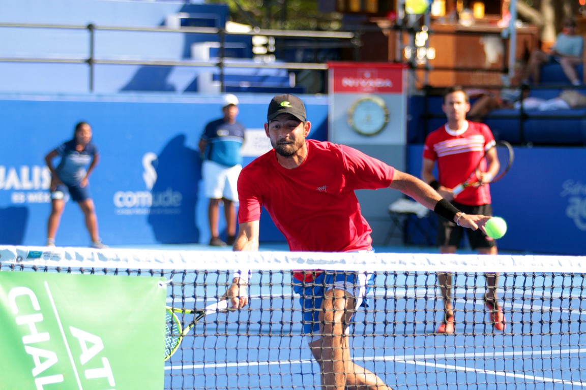 El mexicano Reyes Varela y Arévalo avanzan en dobles del Open PV