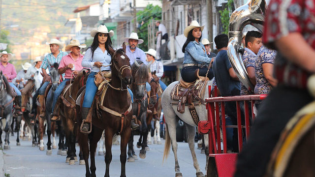 Con tradicional cabalgata, inician festejos patronales del Pitillal