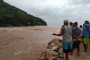 Temen en Boca de Tomatlán el colapso de puente tras el paso de Narda