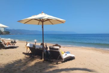 Cofepris declara no apta para uso recreativo a Playa del Cuale en Puerto Vallarta