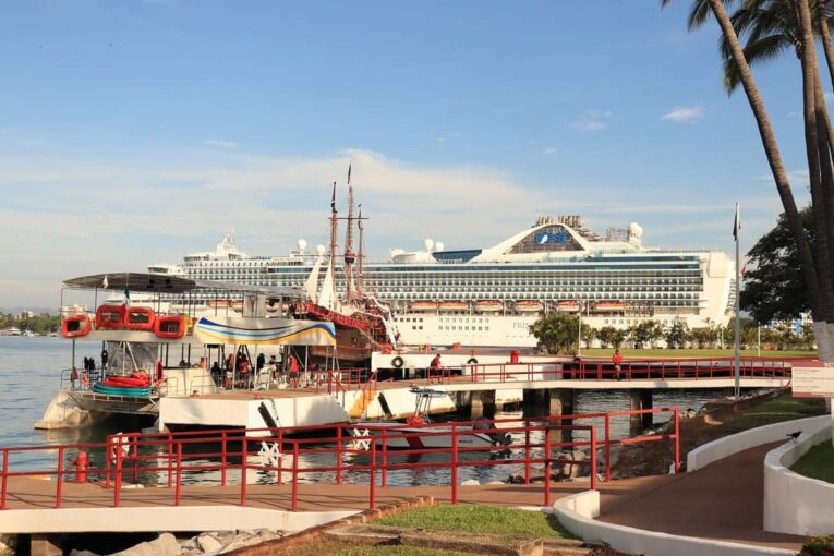 Crucero Grand Princess permanecerá siete días en Puerto de Vallarta