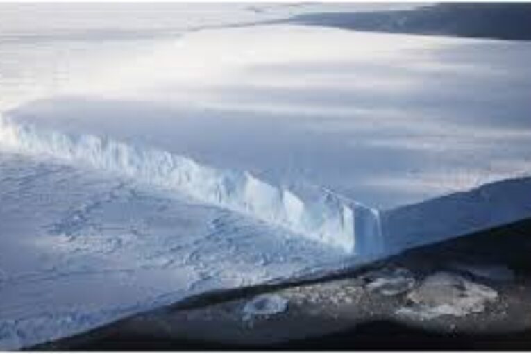 El pedazo de hielo del tamaño de Londres que se desprendió de la Antártida y por qué es interesante para la ciencia