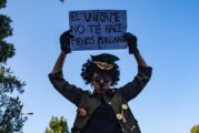 Miles protestan en Chile por asesinato de artista callejero a manos de policía