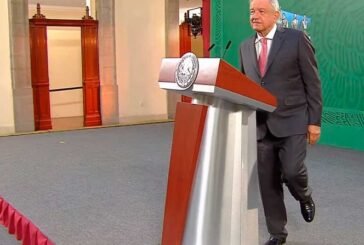 En un sólo pie, López Obrador destaca el combate a corrupción