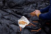 Asan salchichas y bombones con lava de volcán en Islandia